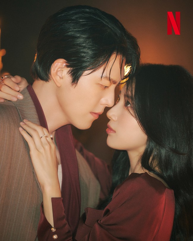 Suzy dan Kim Woo Bin dipertemukan kembali setelah membintangi drama Korea Uncontrollably Fond pada tahun 2016. Foto: dok. Netflix