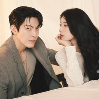 “Chemistry wajah mereka luar biasa,” “Mereka adalah pasangan yang tinggi dan menawan,” “Suzy benar-benar cantik banget,” komentar sejumlah netizen di forum komunitas Korea. Foto: dok. Netflix