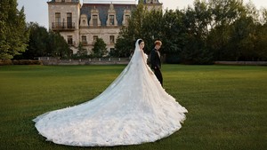 Apalagi foto mereka pas di halaman kastil kayak gini, makin cocok aja. Dok. Ist