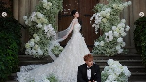 Jelang resepsi yang digelar hari ini, mereka pun mengunggah foto-foto preweddingnya yang keren banget! Dok. Ist