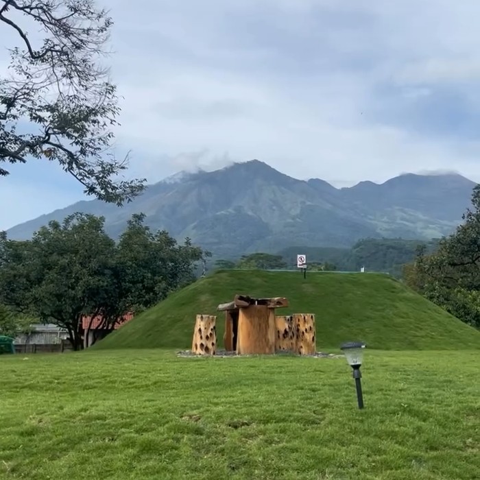 Kafe Ramah Anak dengan Pemandangan Gunung Arjuno di Pasuruan