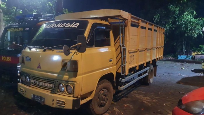 Truk disita sebagai barang bukti suami bunuh istri siri di Malang