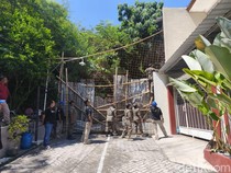 Parah! Pagar Blokir Jalan Perumahan di Semarang Ternyata Dialiri Setrum