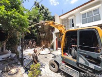 Ari Nggak Ngeyel Lagi, Pagar Tutup Jalan Perumahan Akhirnya Dibongkar