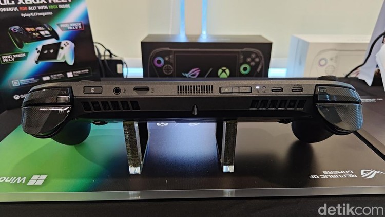 Handheld gaming PC besutan Asus ROG dengan Microsoft Xbox telah hadir di Indonesia. Begini wujudnya, yang memiliki desain grip mirp kontroler Xbox Series.