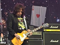Pernyataan Keluarga soal Meninggalnya Gitaris KISS Ace Frehley