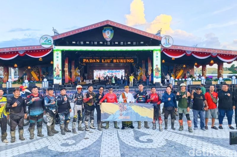 Aksi Tim Krayan Highland Adventure menembus jalur eksrem menuju Irau Malinau. Aksi Tim Krayan Highland Adventure menembus jalur eksrem menuju Irau Malinau.