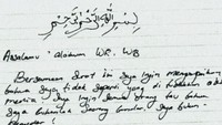 Aktor sekaligus model Ammar Zoni, menuliskan surat sebelum dipindahkan ke Nusakambangan. Foto: dok instagram Ustaz Derry Sulaiman
