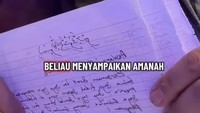 Ada tiga halaman surat yang diberikan Ammar kepada Ustaz Derry Sulaiman. Namun, untuk halaman dua dan tiga tidak dipublikasikan gamblang. Foto: dok instagram Ustaz Derry Sulaiman