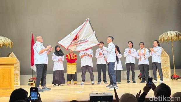 Andre Rosiade Ketua Umum Ikatan Keluarga Minangkabau (IKM) Andre Rosiade melantik pengurus IKM Jepang di Tokyo.