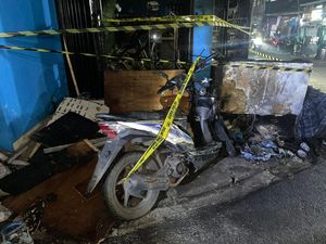 Pria di Jakbar Terbakar Usai Nekat Nyalakan Korek Saat Isi Bensin Eceran