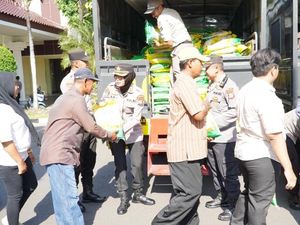 Senyum Semringah Ribuan Warga Dapat Baksos dari Polda Jatim