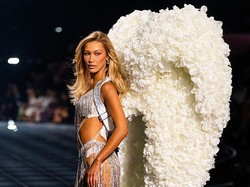 Ini Alasan Bella Hadid Tampak Lemas dan Sulit Jalan di Runway Victorias Secret