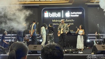 Band Barasuara tampil memukau membawakan sejumlah lagu andalan, menambah semarak suasana Midnight Launch di Pullman Jakarta. Foto: Rizqy Nur Amalia/detikINET