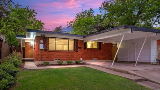 Inspirasi desain carport modern dan minimalis.