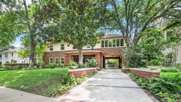 Inspirasi desain carport modern dan minimalis.