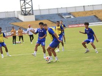 Nilmaizar Minta Pemainnya Tidak Lengah Saat Hadapi PSPS Pekanbaru