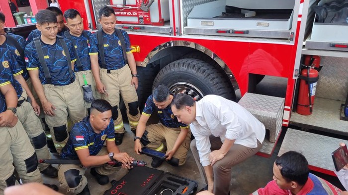 Damkar Surabaya Berharap Diberi Alat Canggih untuk Bangunan Ambruk