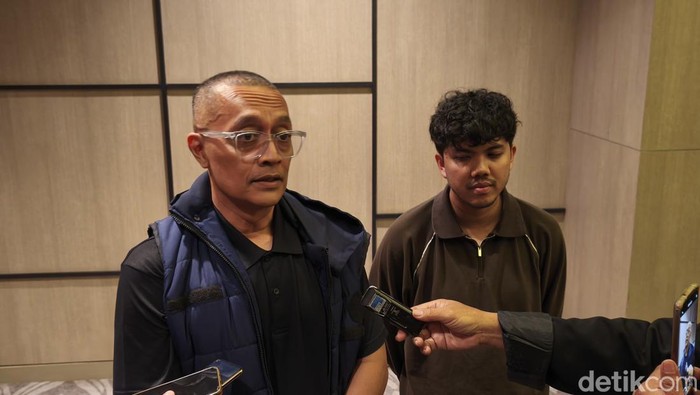 Direktur Persis Solo Ginda Ferachtriawan, dan Komisaris Persis Solo Adityo Rimbo, saat ditemui di Hotel Alila Solo, Jumat (17/10/2025).