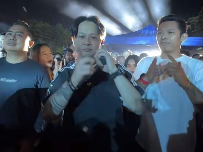 DJ Bravy menonton festival Sound Horeg.