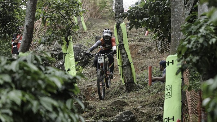 IDH 2025 Masuki Fase Akhir, Downhiller Berebut Juara Umum