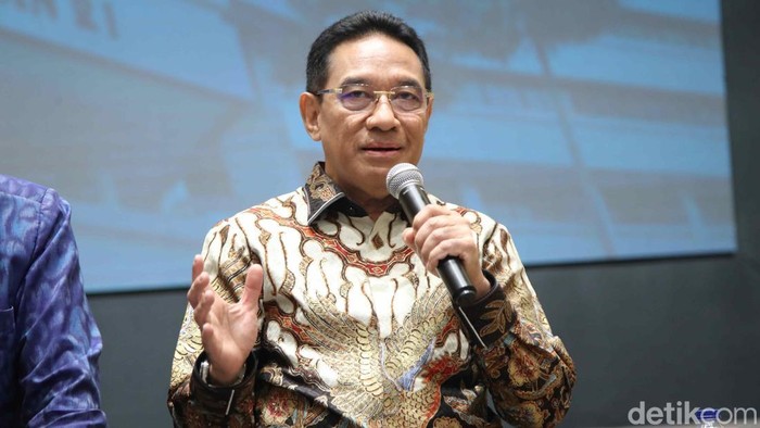 Menteri Kesehatan Budi Gunadi Sadikin memperkenalkan wakil menteri kesehatan baru, dr Benjamin Paulus, dalam konferensi pers di Jakarta, Jumat (17/10/2025).