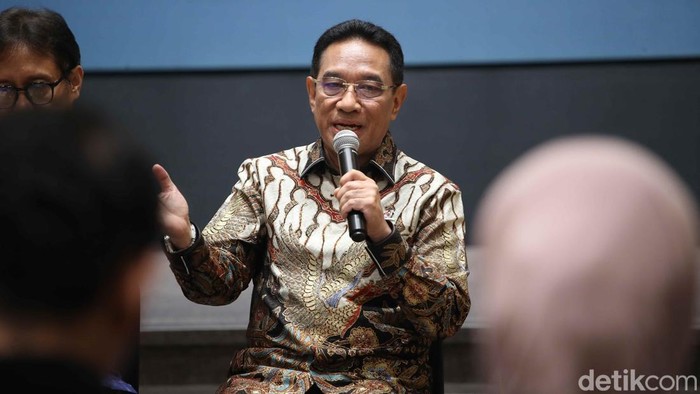 Menteri Kesehatan Budi Gunadi Sadikin memperkenalkan wakil menteri kesehatan baru, dr Benjamin Paulus, dalam konferensi pers di Jakarta, Jumat (17/10/2025).