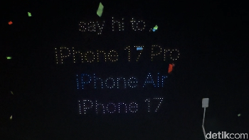Tepat 17 Oktober jam 00.00 WIB, iPhone 17 series dan Air resmi dirilis di Indonesia. Foto: Adi Fida Rahman/detikINET