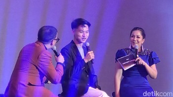 Hadir pula Leonardo Edwin yang bercerita pengalamannya ke peluncuran iPhone 17 di Apple Park pada September lalu. Foto: Adi Fida Rahman/detikINET