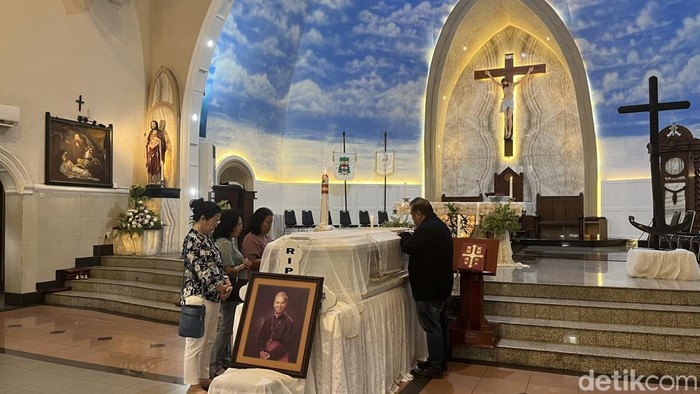 Sosok Uskup Pertama dari Suku Batak yang Wafat Hari Ini di Mata Jemaat