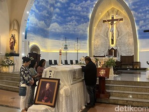 Sosok Uskup Pertama dari Suku Batak yang Wafat Hari Ini di Mata Jemaat