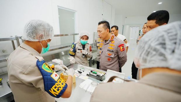 Kapolri Jenderal Listyo Sigit Prabowo meninjau SPPG Polri di Aspol Gedawang, Semarang, Jawa Tengah Kapolri Jenderal Listyo Sigit Prabowo meninjau SPPG Polri di Aspol Gedawang, Semarang, Jawa Tengah