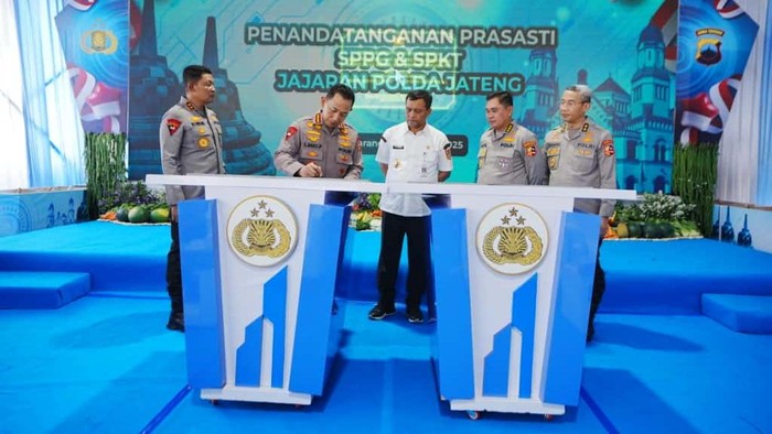 Komitmen Layani Masyarakat, Kapolri Resmikan 35 SPKT Polres Jajaran Polda Jateng