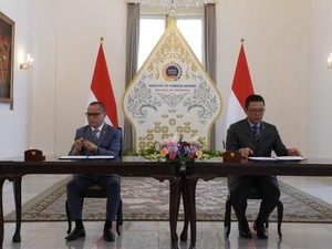 KemenP2MI-Kemenlu Teken MoU, Perkuat Pelindungan PMI di Luar Negeri