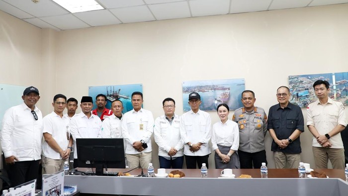 Amsakar-Li Claudia Sidak ke PT ASL Shipyard usai Kapal Tanker Terbakar