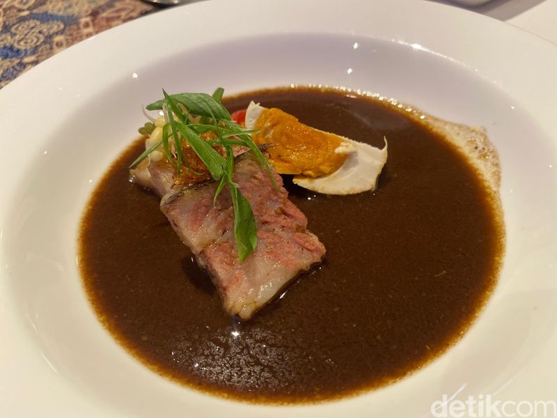 Loka Rasa, jaringan hotel Marriott Bonvoy kerap menyajikan hidangan tradisional dengan tampilan mewah.