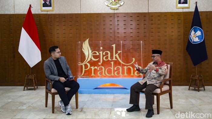 Mendikdasmen Abdul Muti dalam wawancara Jejak Perdana di Jakarta, Jumat (17/10/2025).