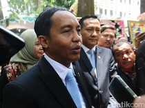 Momen Raja Juli Singgung Ijazah Wamenhut Asli di Depan Jokowi