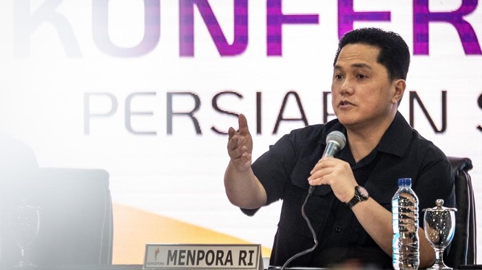 Menpora Erick Thohir menjawab pertanyaan wartawan saat konferensi pers persiapan SEA Games 2025 di Kantor Kemenpora, Jakarta, Kamis (16/10/2025). Menpora Erick Thohir mengumumkan penambahan anggaran kontingen Indonesia untuk SEA Games 2025 Thailand, dari sebelumnya Rp10 miliar menjadi sekitar Rp60 miliar dan akan mengirimkan 700 hingga 800 atlet untuk berlaga pada ajang olahraga dua tahunan itu. ANTARA FOTO/Bayu Pratama S/bar