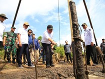 Tinjau Sumur Minyak Rakyat di Muba, Bahlil: Koperasi-UMKM Bisa Kelola Resmi