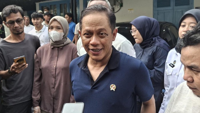 Menteri Lingkungan Hidup (LH) Hanif Faisol Nurofik  (Sholihin/detikcom)