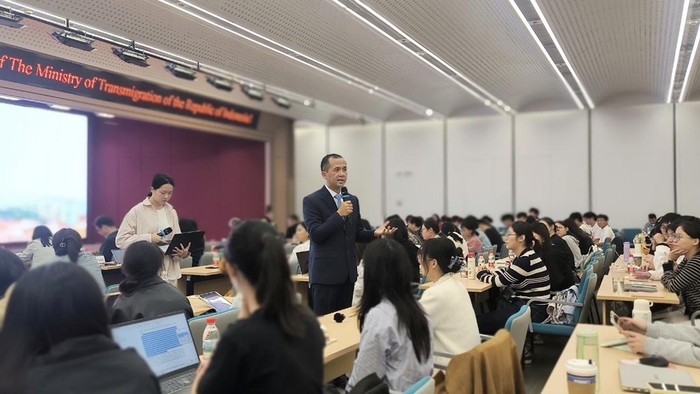 Menteri Transmigrasi M. Iftitah Sulaiman Suryanagara