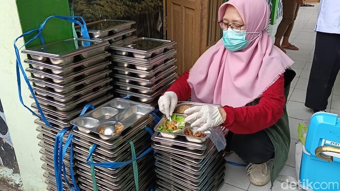 Menu Nasgor Jadi Petaka, 13 Siswa SD di Tasik Diduga Keracunan MBG