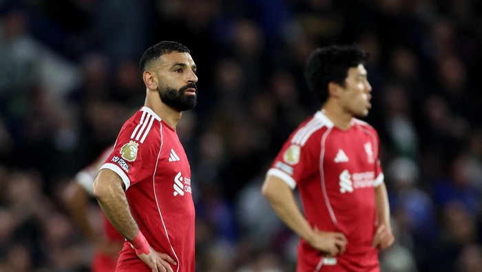 Mohamed Salah Soccer Football - Premier League - Chelsea v Liverpool - Stamford Bridge, London, Britain - October 4, 2025 Liverpools Mohamed Salah looks dejected after Chelseas Estevao scores their second goal Action Images via Reuters/David Klein EDITORIAL USE ONLY. NO USE WITH UNAUTHORIZED AUDIO, VIDEO, DATA, FIXTURE LISTS, CLUB/LEAGUE LOGOS OR LIVE SERVICES. ONLINE IN-MATCH USE LIMITED TO 120 IMAGES, NO VIDEO EMULATION. NO USE IN BETTING, GAMES OR SINGLE CLUB/LEAGUE/PLAYER PUBLICATIONS. PLEASE CONTACT YOUR ACCOUNT REPRESENTATIVE FOR FURTHER DETAILS..
