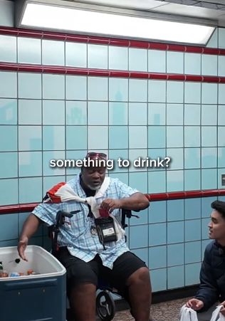 Pelajar indo berbagi makanan gratis Mulia! Pelajar Indonesia di Amerika Bagikan Makanan Gratis