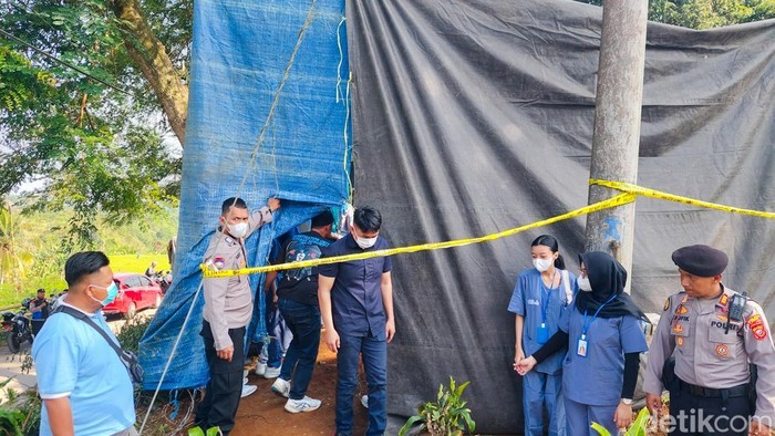 Pelaksanaan ekshumasi makam korban penganiayaan di KBB