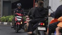 Tak hanya itu, pemotor juga berpotensi mengancam keselamatan pengguna jalan lainnya.