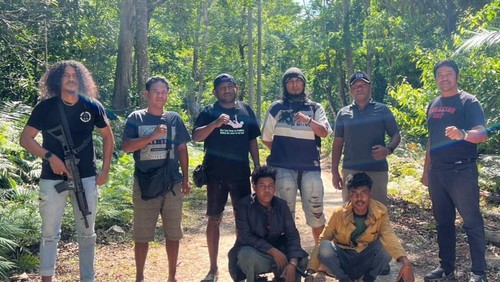 Kores Massu dan Andre Sanu saat ditangkap polisi di wilayah Kecamatan Fatuleu, Kabupaten Kupang, NTT, Jumat (17/10/2025) pagi tadi.