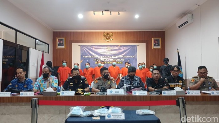 Periode Agustus - Oktober 2025 BNNP tangkap 16 pengedar narkoba, dua diantaranya WNA asal Malaysia.(Alamudin Hamapu/detikSumut)
