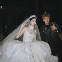 FKeduanya sebenarnya sudah mendaftarkan perkawinan secara resmi pada Desember 2024. Untuk merayakan cinta mereka, Tao mengundang teman dan kerabat di Sanya, Provinsi Hainan dengan prosesi yang megah dan mewah. oto: Weibo